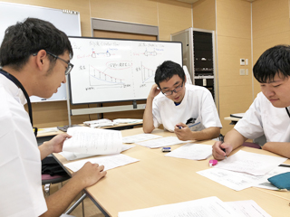 医療技術学科：授業紹介「生体機能代行装置学基礎実習」(平成30年度)